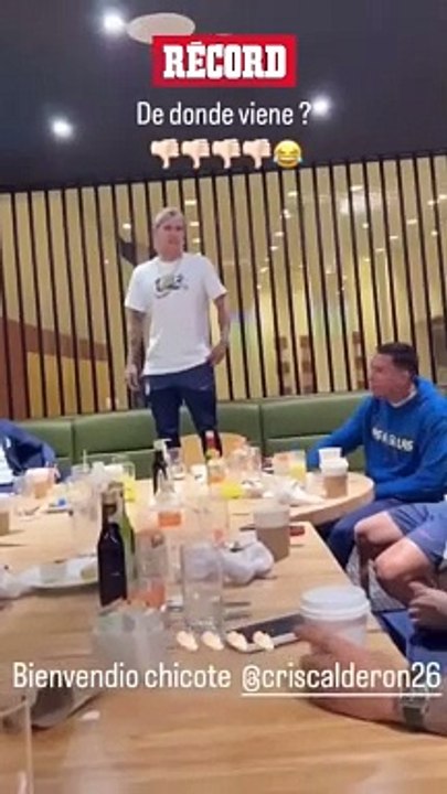 Los titulares de Club América  le dieron la bienvenida a 'Chicote' Calderón.