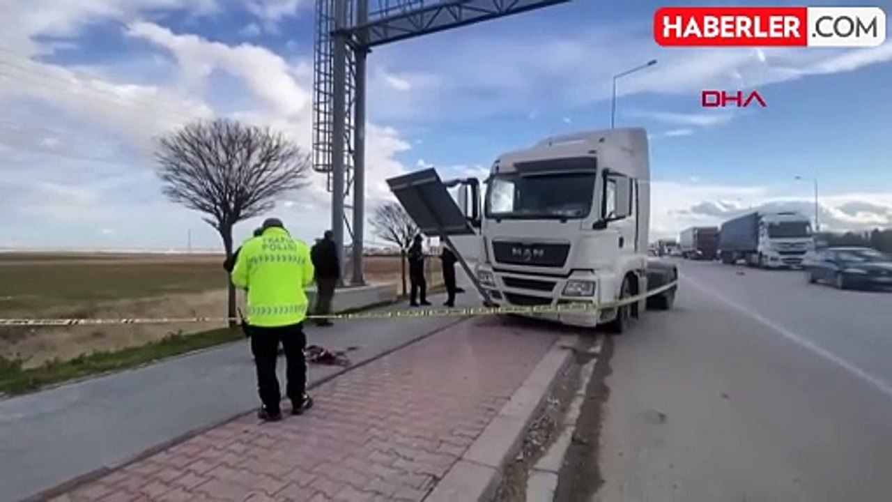 Emniyet şeridinde park eden TIR'ın önünde kaza: Bir kişi ağır yaralandı
