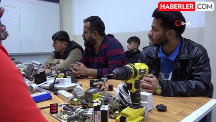 Sınır köyünde açılan kurs ekmek kapısı oluyor