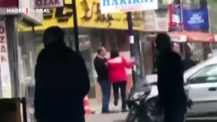 Sokak ortasında kadını öldüresiye dövdü