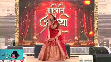 Télécharger la video: Malini Awasthi mesmerizes with folk songs in Sahitya Aajtak