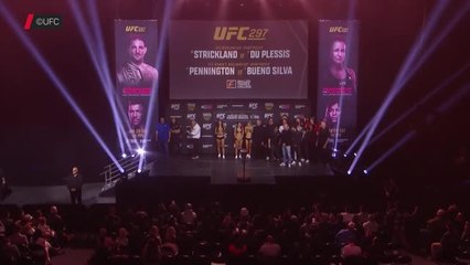 UFC 297 - Les images de la pesée officielle entre Strickland et Du Plessis