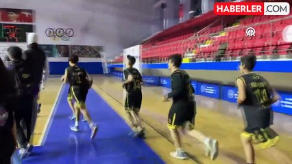 Burdur'da Basketbol Antrenörü, Maçlardan Men Cezası Alınca Oyuncularına Moral Verdi