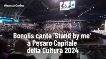 Bonolis canta 'Stand by me' a Pesaro Capitale della Cultura 2024