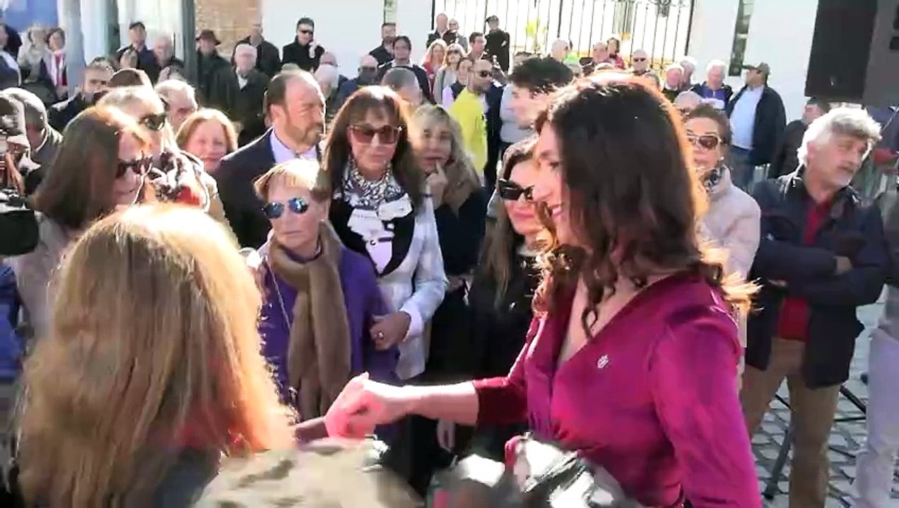 Gabriela Ostos y Mari Ángeles Grajal firman la paz en el homenaje a Jaime Ostos