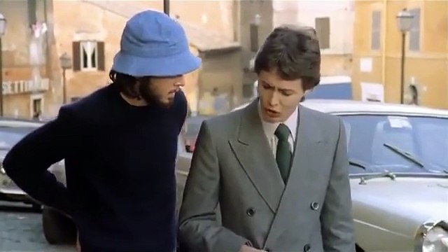 Roma drogata la polizia non può intervenire (1975)