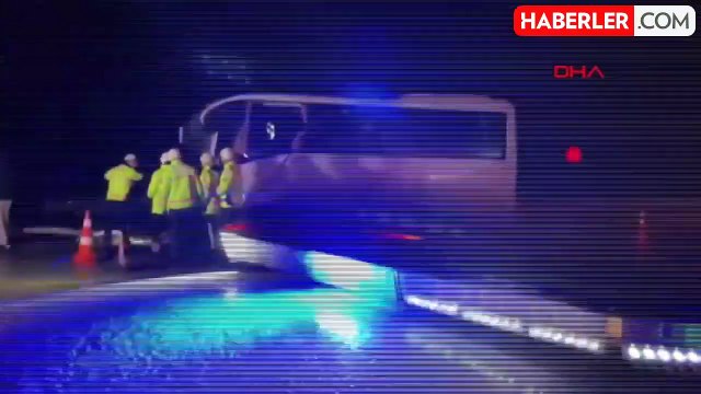 Edirne'de Polis Servis Midibüsü ile Turist Otobüsü Çarpıştı: 10 Polis 11 Kişi Yaralandı