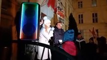 Manifestacja PiS pod siedzibą urzędu wojewódzkiego w Bydgoszczy w obronie Wąsika i Kamińskiego