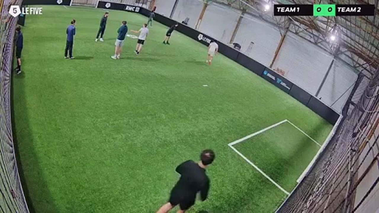 Louis  20/01 à 19:16 - Football Terrain 2 (LeFive Limoges)