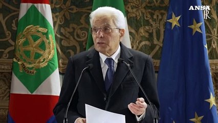 Mattarella: "Funzioni pubbliche? Agire con disciplina e onore"