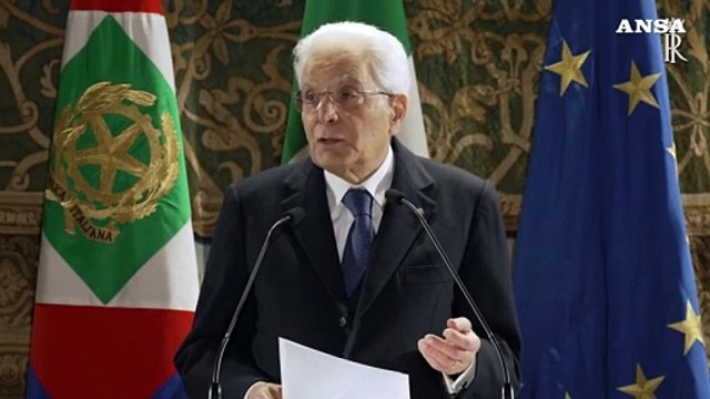Mattarella: Funzioni pubbliche? Agire con disciplina e onore