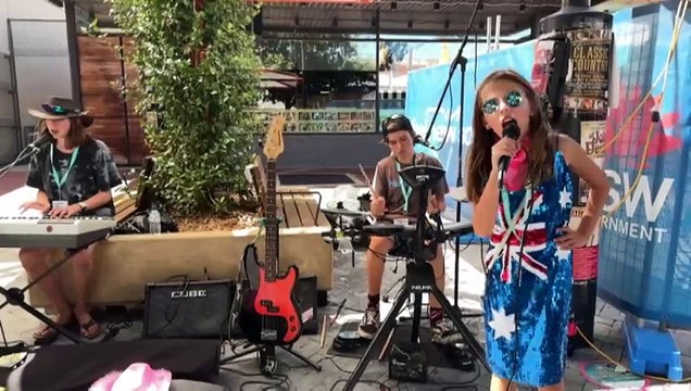 All eyes are on the ‘Boulevard of Dreams’ buskers for Tamworth’s 52nd Country Music Festival