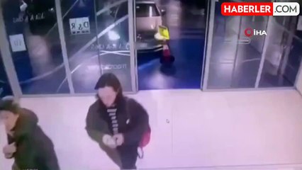 Şişli'de Kanyon AVM'de Otomobilin Yürüyen Merdivene Daldığı Kaza