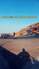 Conducteur de camion dangereux tourné en douceur ट्रक ड्राइवर ने कितने अच्छे से ट्रक मोरा #truckdriver #dangerous #hills #heavymachine ry #heavydriver #fastdrive #opal #rendingreels #trendingshorts #trendingvideosoninstagram