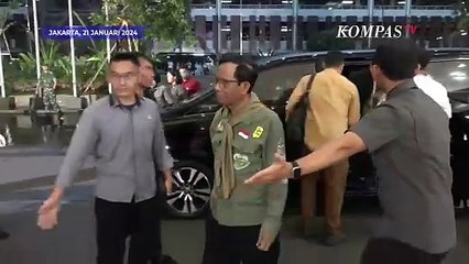 Berkemeja Hijau, Mahfud MD Tiba di Lokasi Debat Cawapres Pilpres 2024 di JCC