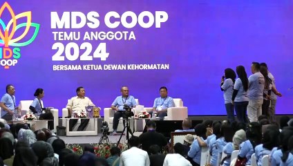 Prabowo Berikan Bebek Peternak untuk Pengusaha Telur Asin