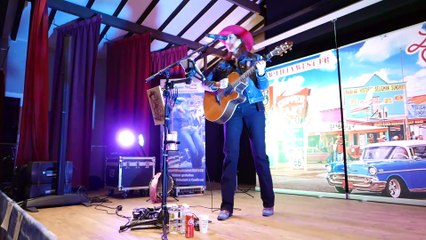 Concert Lilly West  (Cabara 33)   (part 1)