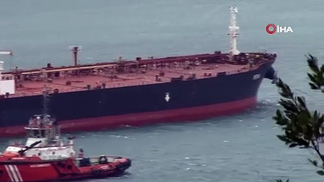İstanbul Boğazı'nda arızalanan yakıt tankeri kurtarıldı