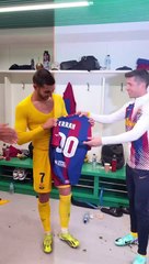 Ferran Torres celebra a lo grande su partido número 100 con el Barça