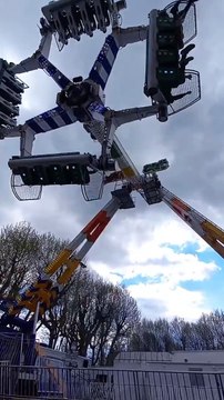 Foire des Rameaux de Grenoble 2023 #france #grenoble #divertissement #sensations #manège #foire (31)