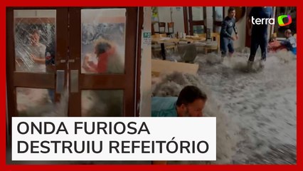 Onda gigante invade base militar nos Estados Unidos