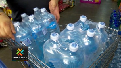 tn7-'Venta-loca'-de-agua-pone-en-problemas-a-supermercados-de-Tibás,-Moravia-y-Goicoechea-230124