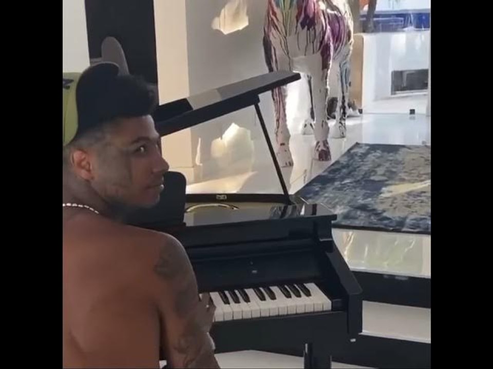 Blueface Plays “Thotiana” On Piano