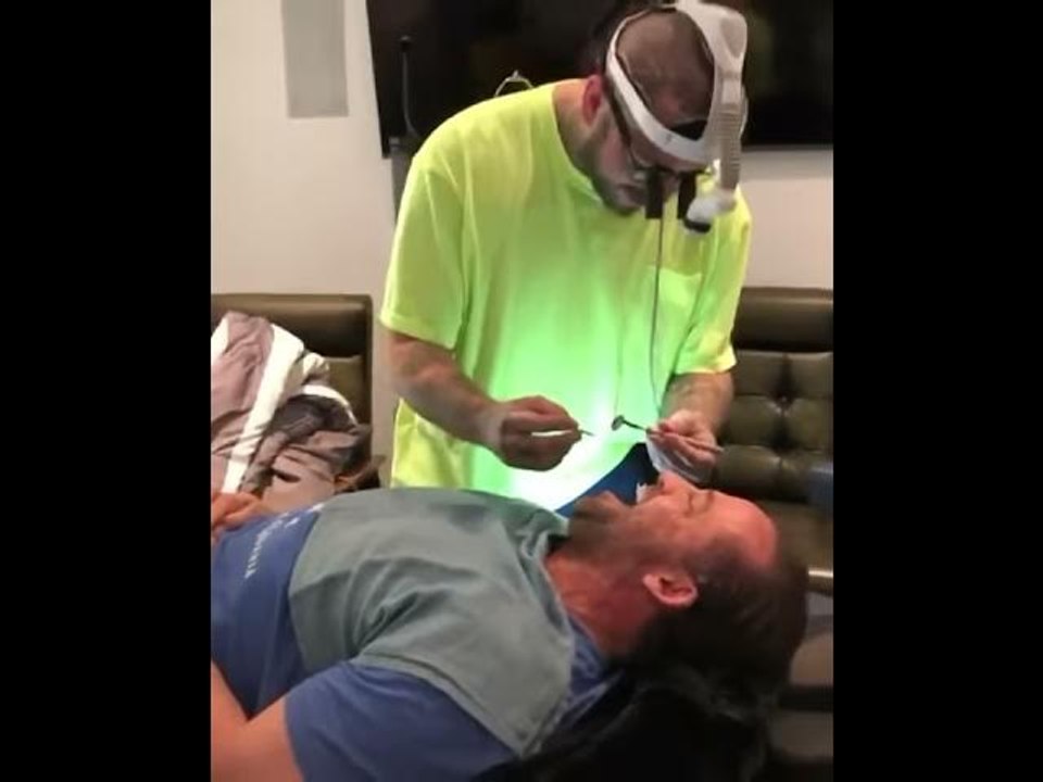 Watch Post Malone leaves rap to be a dentist video Dailymotion