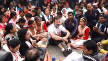 राहुल गांधी को नहीं मिली असम के 'बोरदोवा थान' में प्रवेश की इजाजत, धरने पर बैठे कांग्रेस नेता