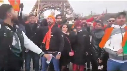 Video: एफिल टॉवर के सामने राम नाम की गूंज, रामभक्तों ने लहराया भगवा झंडा