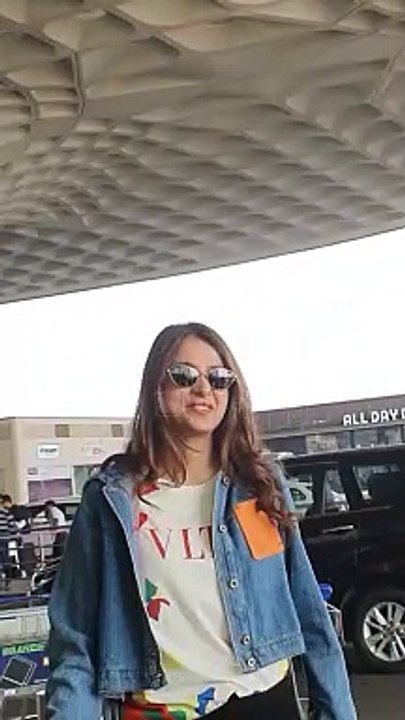Young Kareena Kapoor From K3G: Malvika Raaj Arrives At The Airport