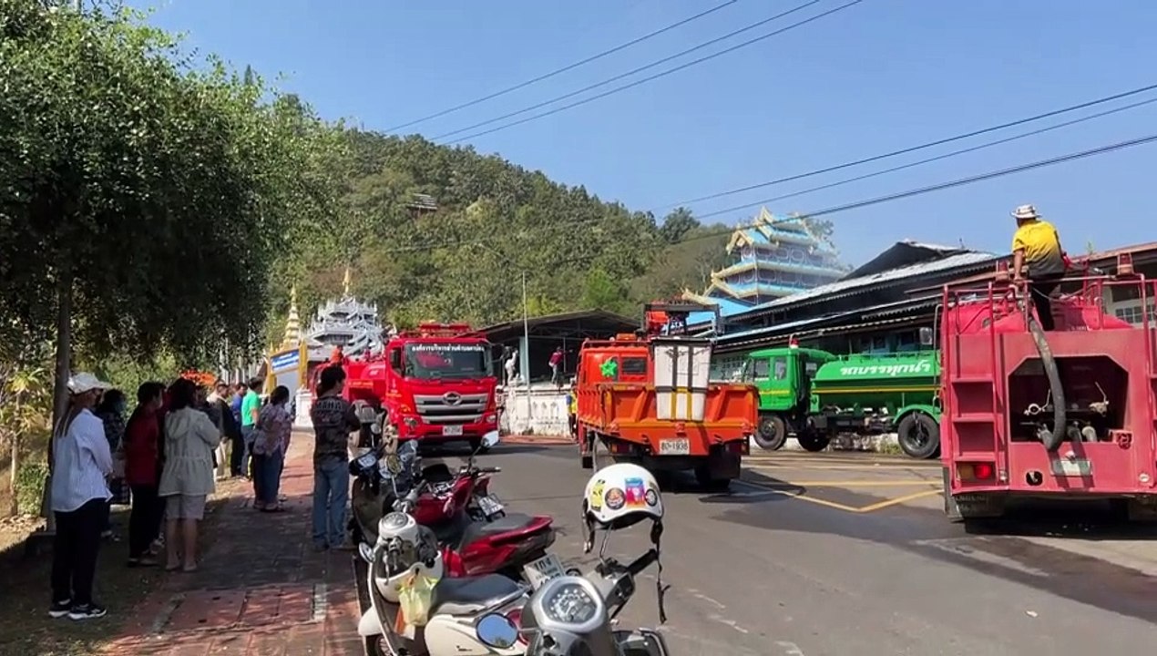 ด่วน! ระทึกไฟไหม้ วัดพระนอน วัดคู่บ้านคู่เมือง...
