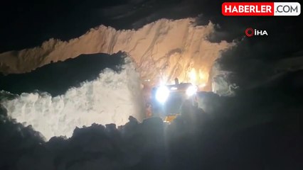 Yüksekova'da 7 metreyi geçen kar tünelleri