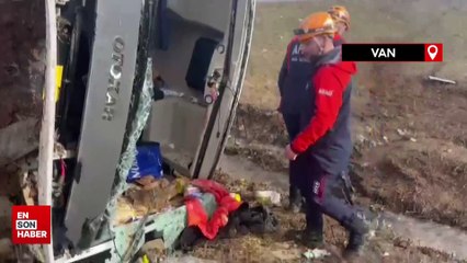 Van'da yolcu midibüsü şarampole devrildi
