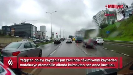 Motokurye otomobilin altında kalmaktan son anda kurtuldu