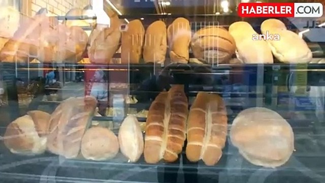 Burhaniye'de Fırın İşletmecisi Askıda Ekmek Uygulamasını Sürdürüyor