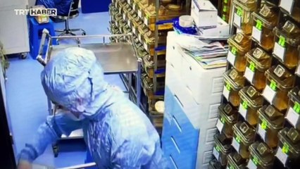 Kafesten kaçan fare zor anlar yaşattı