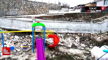 Tokat'ta faciadan dönüldü: Parka istinat duvarı düştü