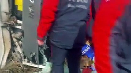 Van'da yolcu midibüsü devrildi: Çok sayıda yaralı var