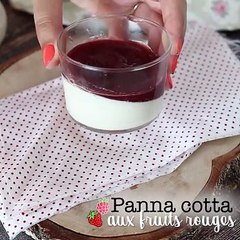Panna cotta au coulis de fruits rouges