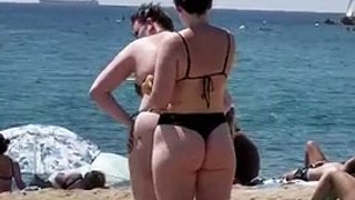_Sun_bath_at_Barcelona_beach(360p)
