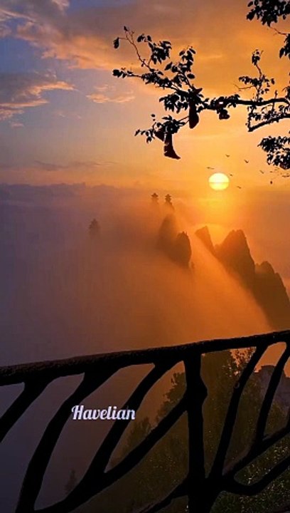 Lekin ye q ni chaty k hmari Zindagi eman pr ho