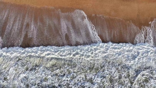 Stormy seas in Southsea as Storm Isha hits Portsmouth - by Marcin Jedrysiak