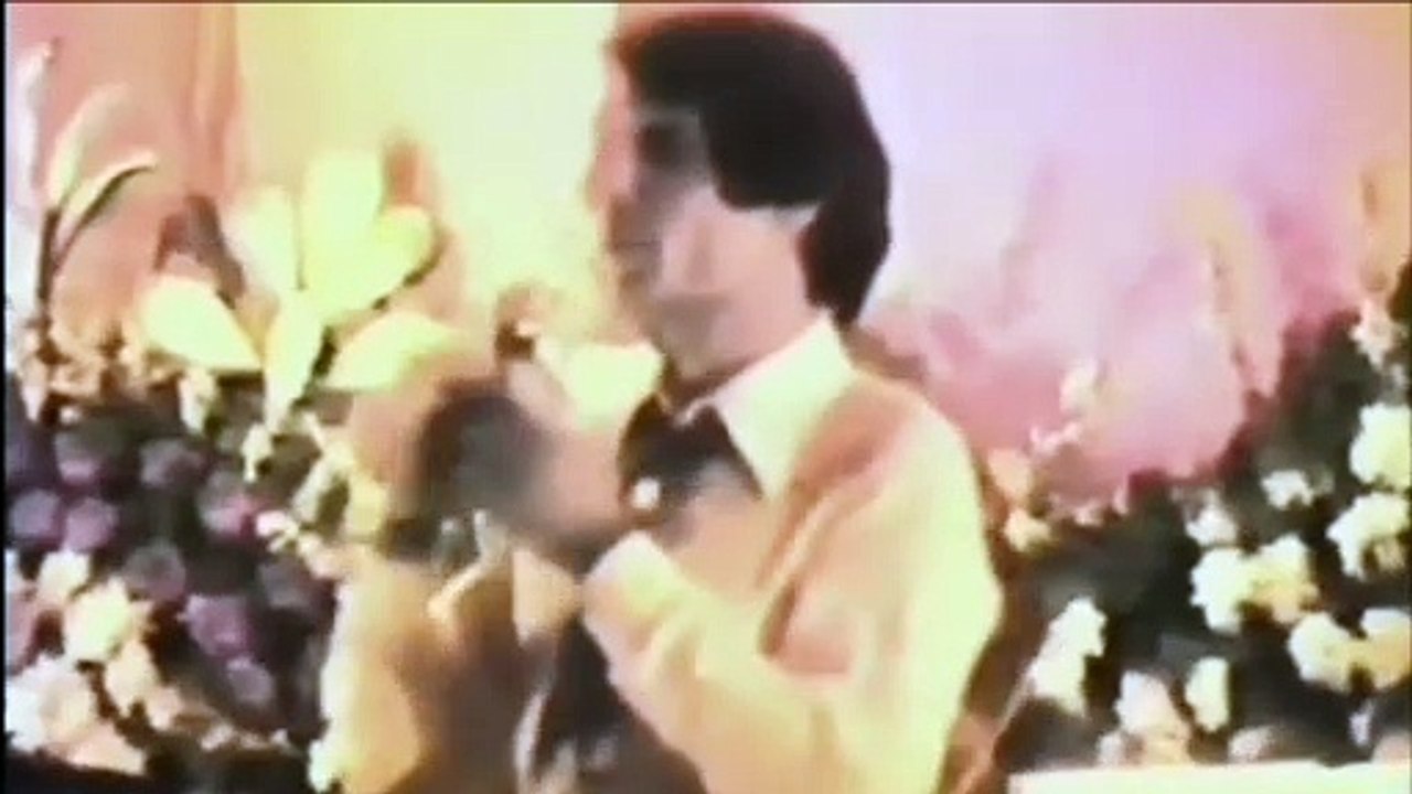 عبد الحليم يغنى بعرس لبنى السادات ابنة الرئيس محمد انور السادات
