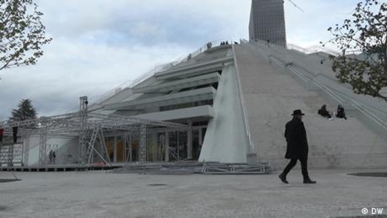 Albanien: Die Pyramide von Tirana