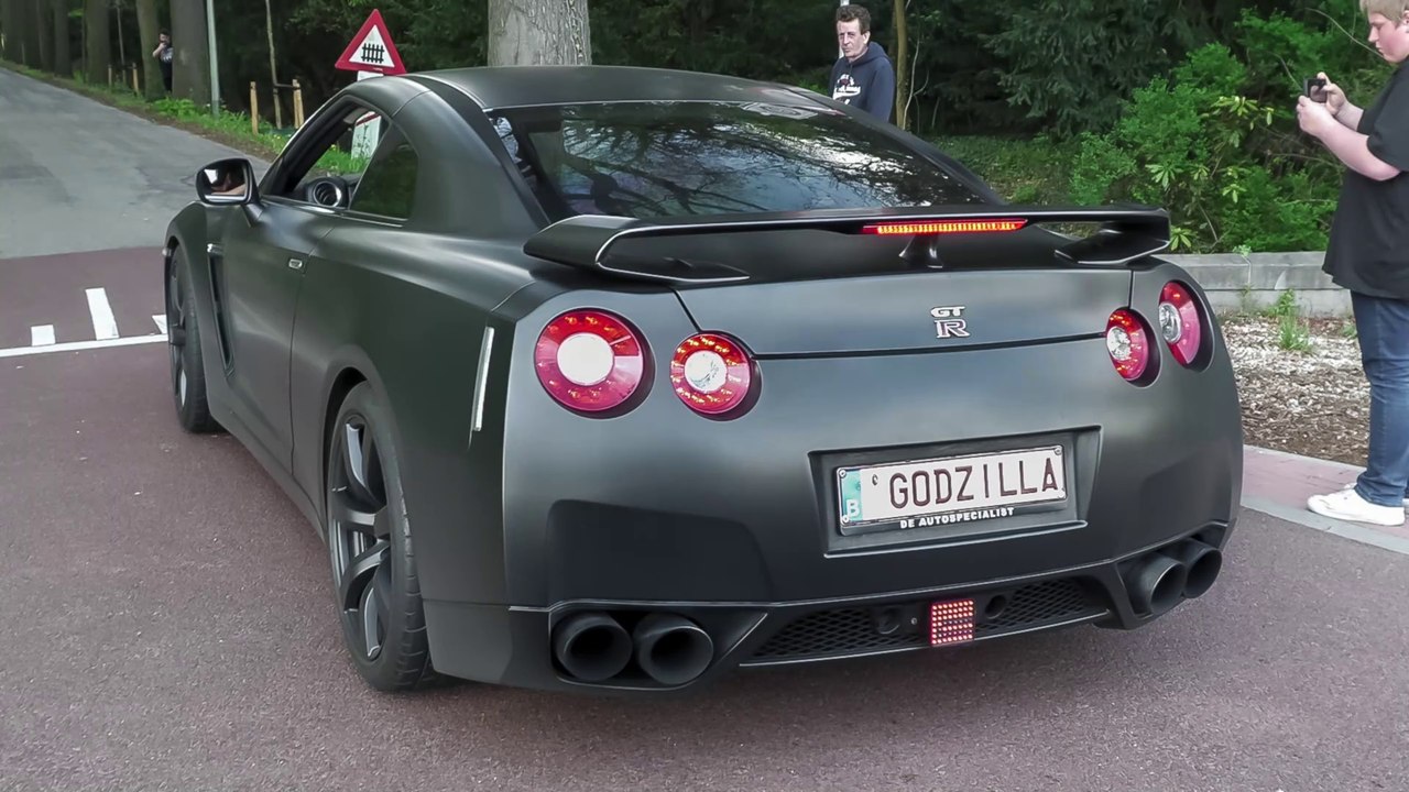 Nissan GT-R R35 with iPE Exhaust - LOUD Accelerations, Turbo Sounds & Flames!