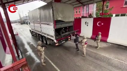 Bitlis'te TIR'ın dorsesinden 76 kaçak çıktı