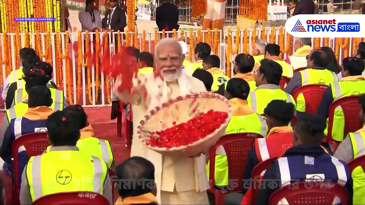 PM Modi: রাম মন্দির নির্মাতাদের উপর পুষ্পবৃষ্টি প্রধানমন্ত্রী নরেন্দ্র মোদীর