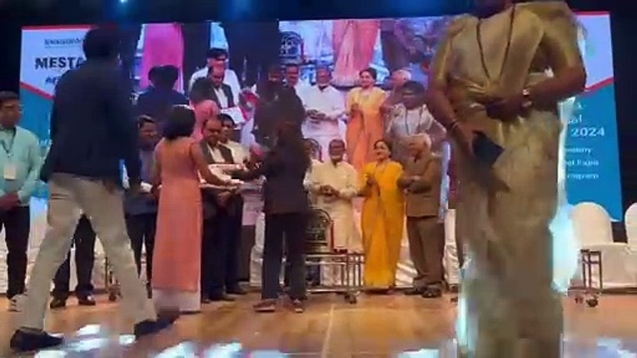 #RustomKerawalla founder #VIBGYOR group being honored with the MAHARSHI SHIKSHAN award at #MESTA Annual Summit 2024