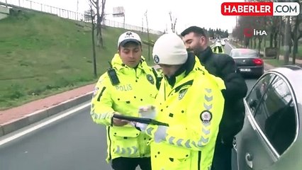 Fatih'te yayalara yol vermeyen sürücülere ceza
